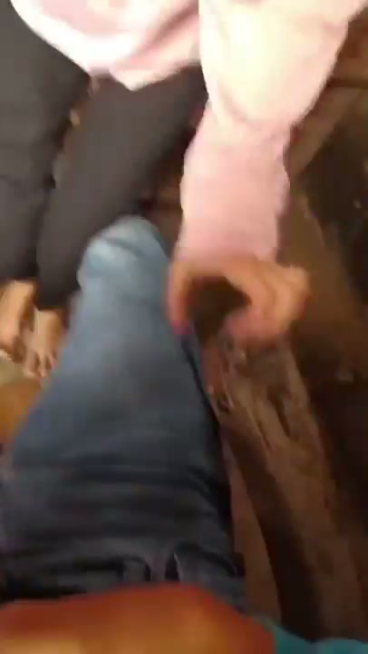 Menyambut tamu dengan di sepong sampe crot dimulut