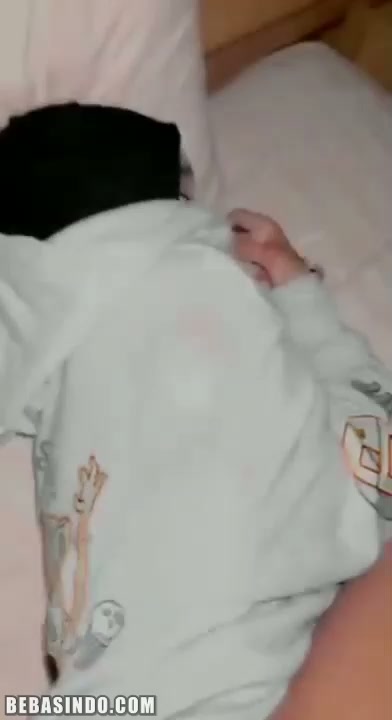 1052-Bokep-Indo-Ngentot-Adik-Tiri-Jilbab-Lagi-Tidur